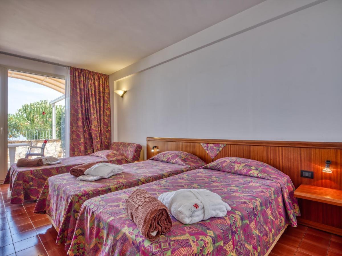Hotel Antares Letojanni Bagian luar foto
