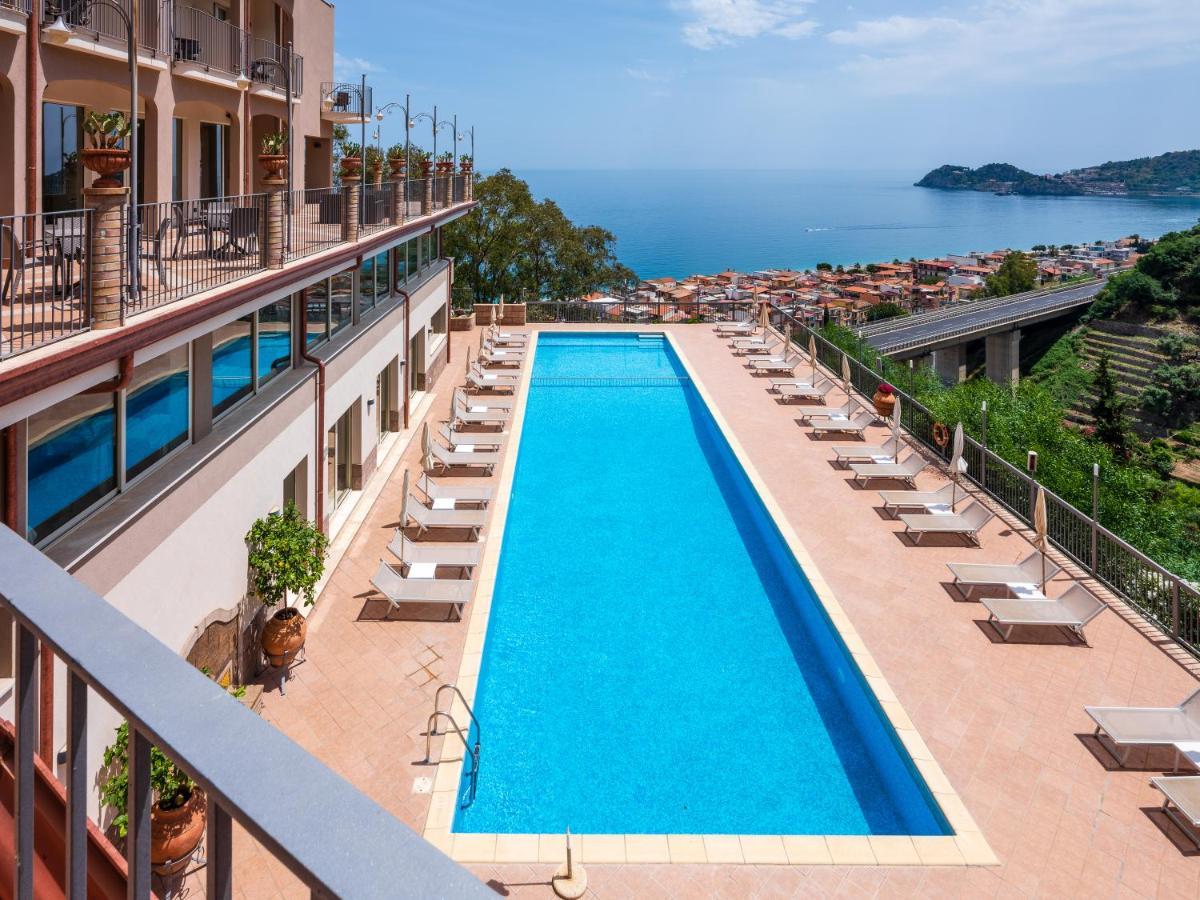 Hotel Antares Letojanni Bagian luar foto