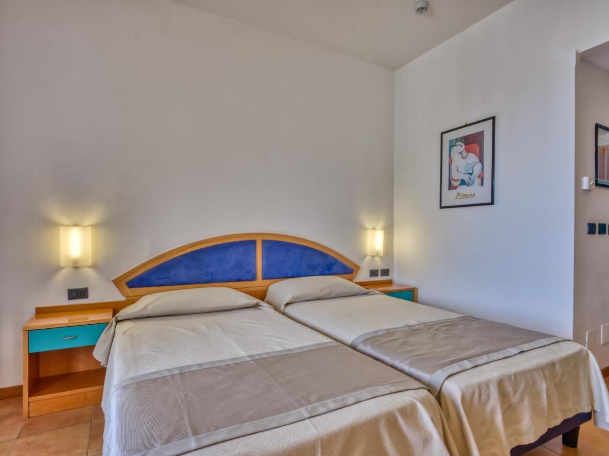 Hotel Antares Letojanni Bagian luar foto