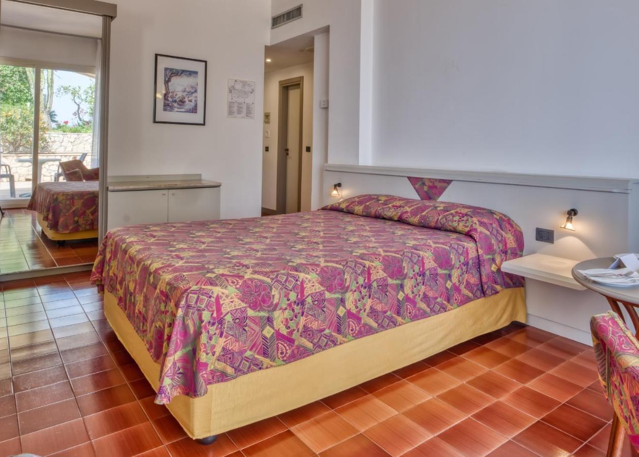 Hotel Antares Letojanni Bagian luar foto