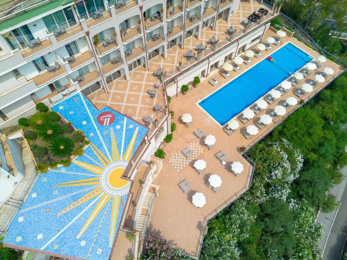 Hotel Antares Letojanni Bagian luar foto