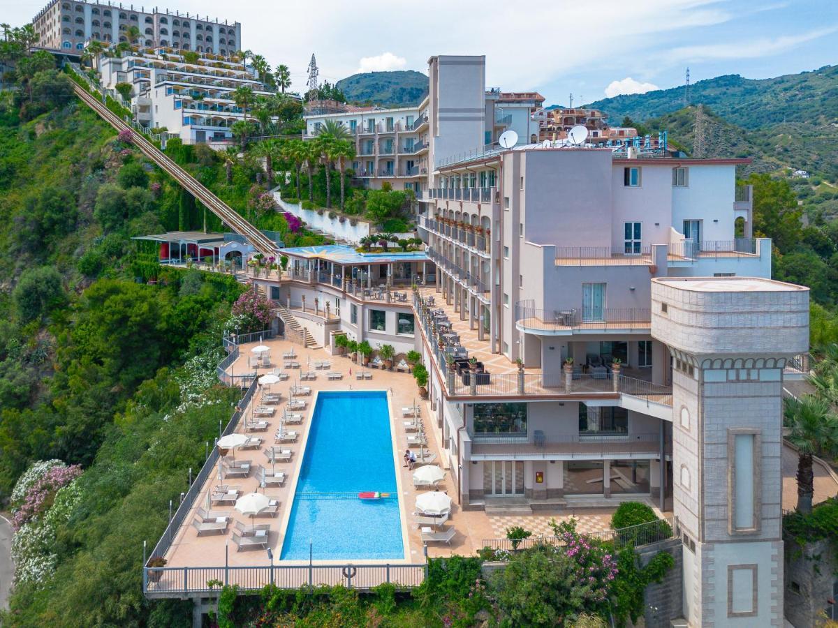 Hotel Antares Letojanni Bagian luar foto