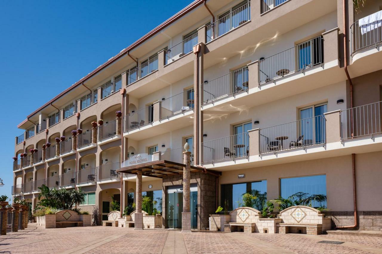 Hotel Antares Letojanni Bagian luar foto