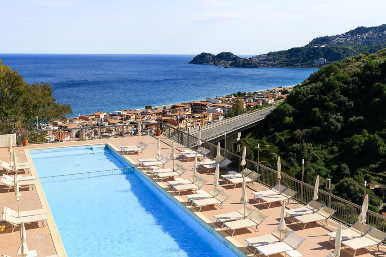 Hotel Antares Letojanni Bagian luar foto